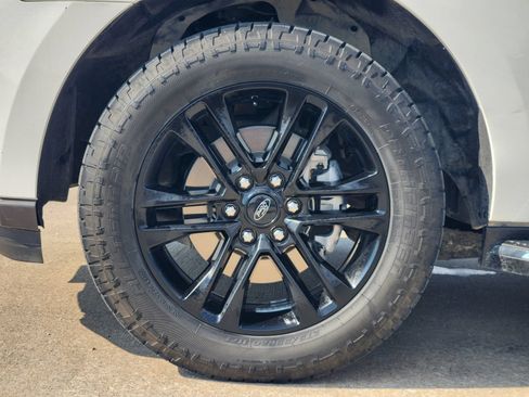 Used 2023 Ford Expedition XLT RWD image 11