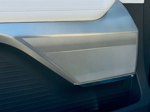 Used 2026 Cadillac Vistiq Luxury image 26