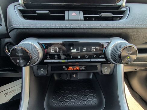 Used 2025 Toyota RAV4 XLE AWD/4WD image 22