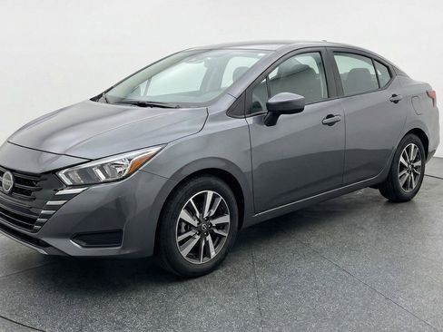 Used 2025 Nissan Versa SV image 3