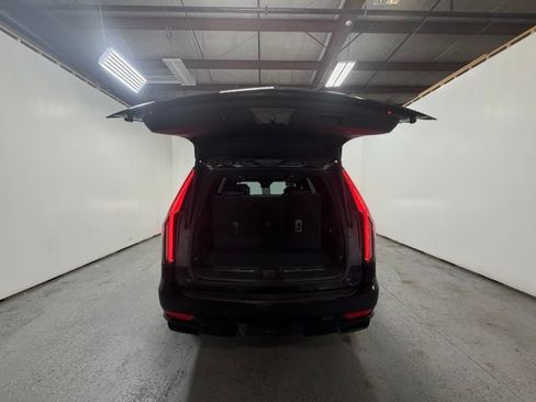 Used 2024 Cadillac Escalade Sport Platinum w/ LPO, ONYX Package AWD/4WD image 9