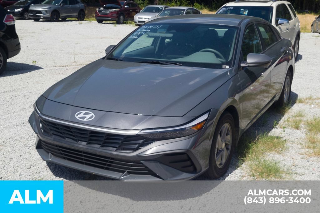 Used 2026 Hyundai Elantra SE FWD image 21