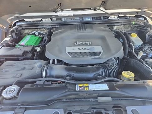 Used 2015 Jeep Wrangler Unlimited Rubicon image 11