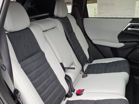 New 2026 Mitsubishi Outlander SE FWD image 32