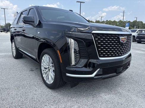 Used 2026 Cadillac Escalade Luxury RWD image 3
