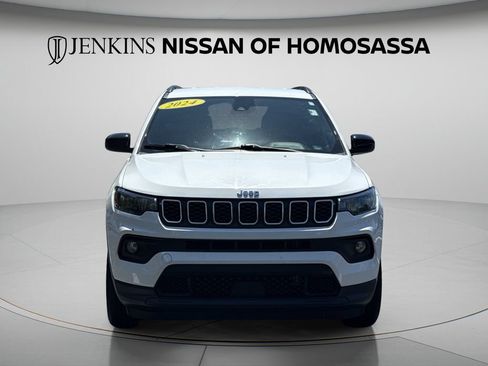 Used 2024 Jeep Compass Latitude AWD/4WD image 3