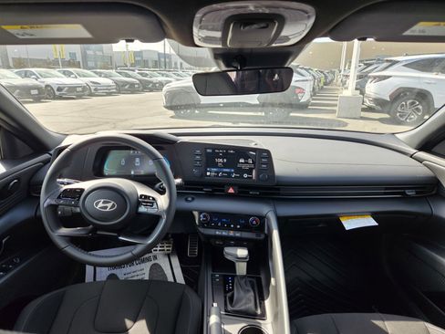 New 2025 Hyundai Elantra Sport image 17