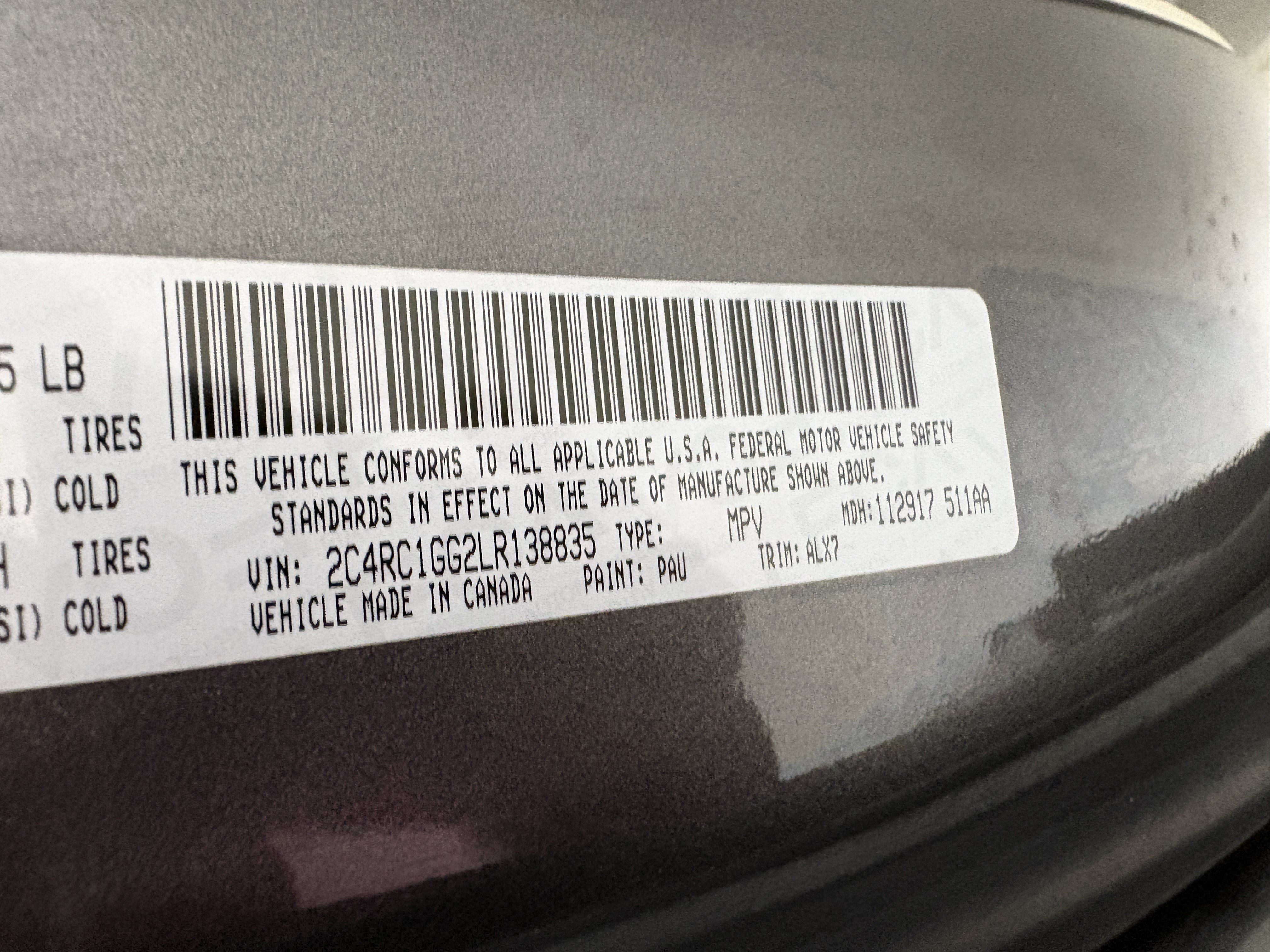 Used 2020 Chrysler Pacifica Limited w/ Advanced Safetytec Group FWD image 39