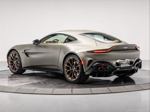 Used 2025 Aston Martin V8 Vantage Coupe image 2