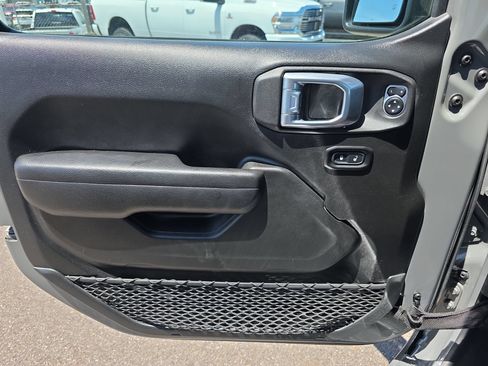 Used 2022 Jeep Wrangler Unlimited Rubicon w/ Steel Bumper Group AWD/4WD image 17
