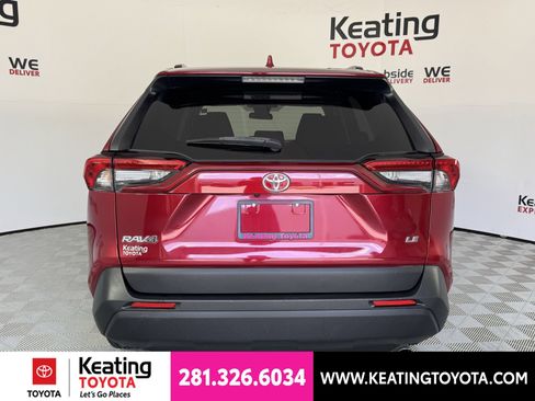 Used 2021 Toyota RAV4 LE FWD image 6