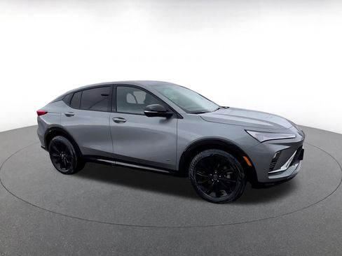 Used 2025 Buick Envista Sport Touring image 2