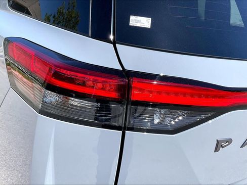 New 2026 Nissan Pathfinder Platinum FWD image 12