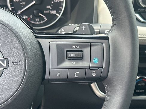 Used 2023 Nissan Rogue SV w/ SV Premium B Package FWD image 22
