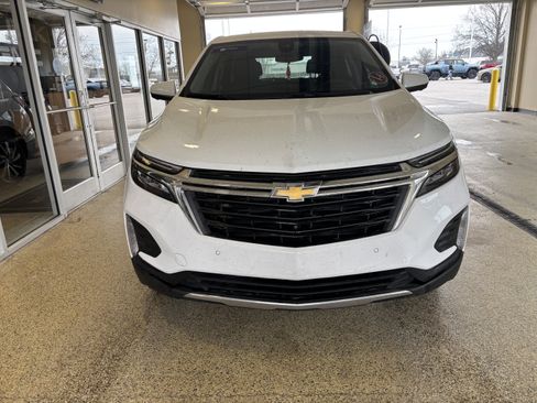 Used 2024 Chevrolet Equinox LT image 2