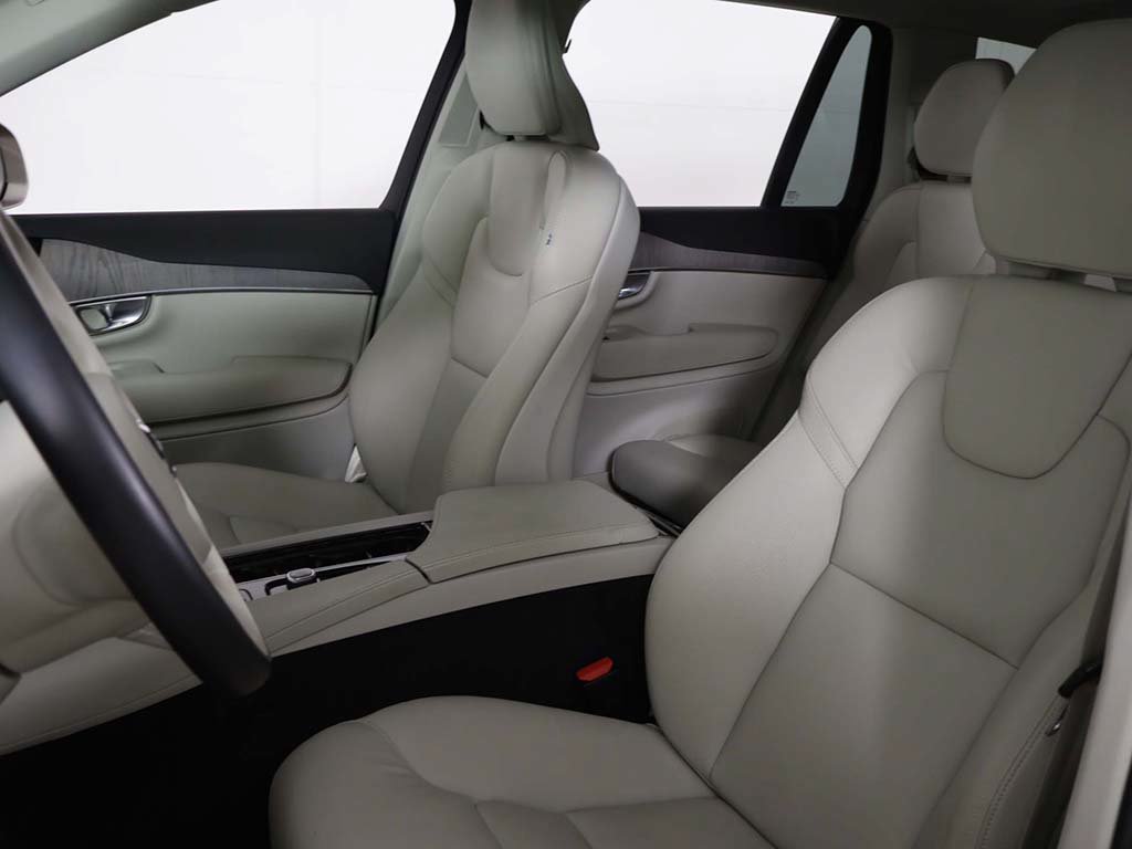 Used 2024 Volvo XC90 T8 Plus w/ Protection Package Premier AWD/4WD image 34