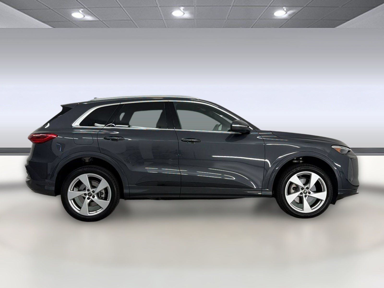 Used 2025 Audi Q5 Premium Plus w/ Premium Plus AWD/4WD image 8