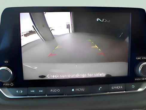 Used 2025 Nissan Rogue S FWD image 19