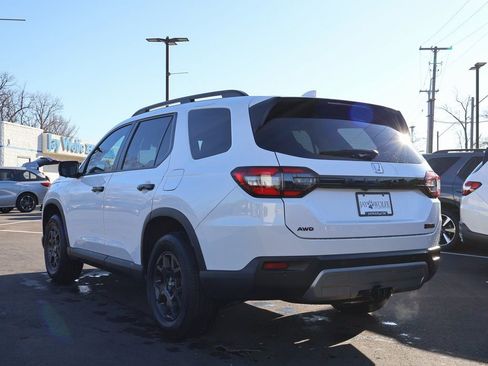 Certified 2024 Honda Pilot TrailSport image 5
