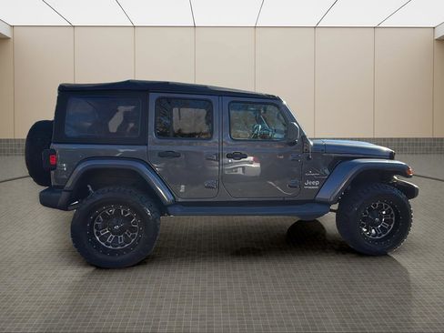 Used 2018 Jeep Wrangler Unlimited Sahara image 6
