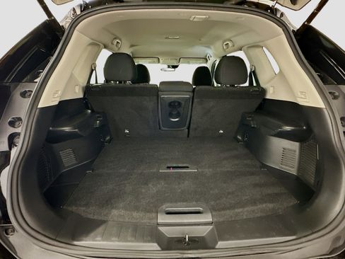 Used 2019 Nissan Rogue SV AWD/4WD image 29