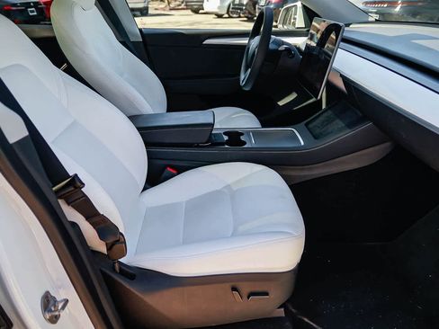 Used 2023 Tesla Model Y Long Range image 17