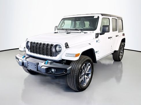 Used 2024 Jeep Wrangler Unlimited w/ Convenience Group AWD/4WD image 4