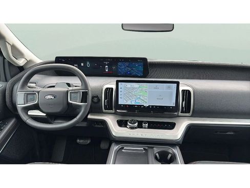 Used 2025 Ford Expedition Active image 17