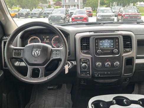 Used 2019 RAM 1500 Express w/ Express Value Package AWD/4WD image 4