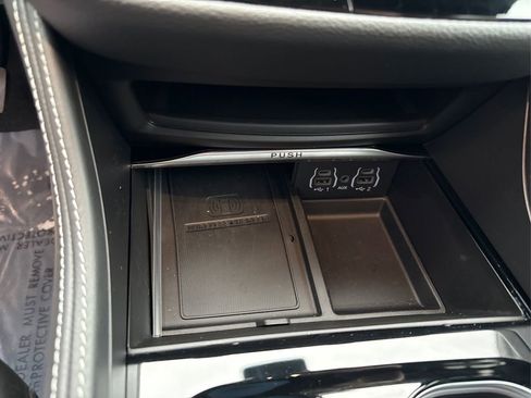 Used 2024 Chrysler Pacifica Limited w/ S Appearance Package image 43