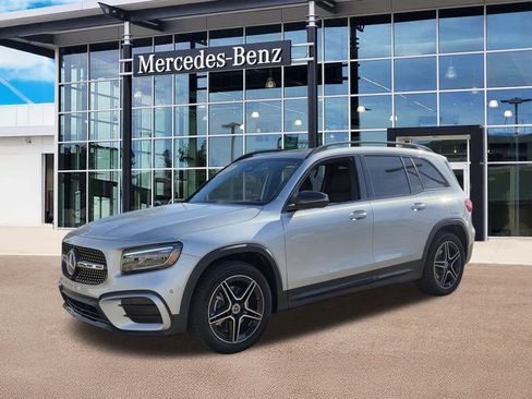Used 2025 Mercedes-Benz GLB 250 image 1