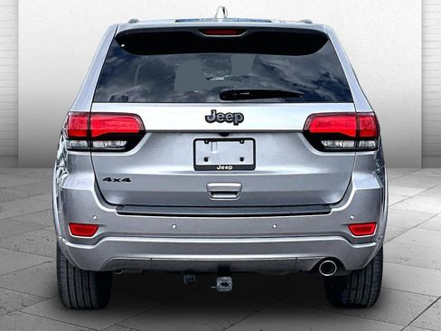 Used 2019 Jeep Grand Cherokee Altitude AWD/4WD image 3