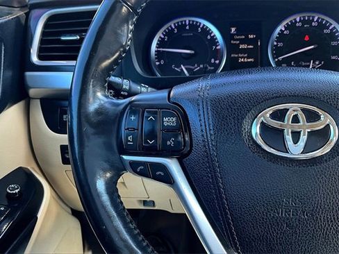 Used 2017 Toyota Highlander Limited Platinum image 20