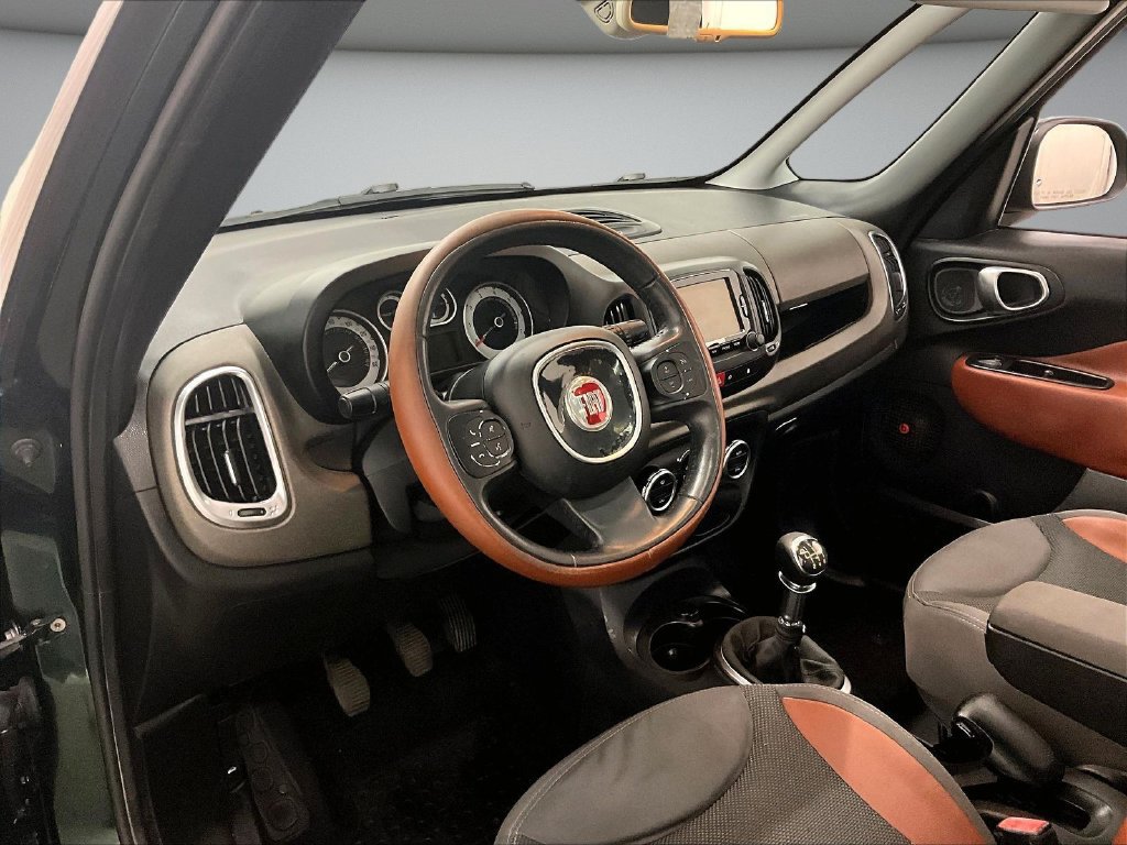 Used 2014 FIAT 500L Trekking w/ Popular Equipment Group FWD image 16