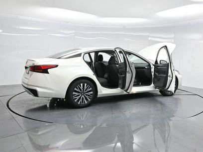Used 2023 Nissan Altima 2.5 SV