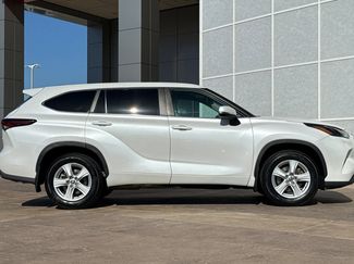 Certified 2024 Toyota Highlander LE video 3