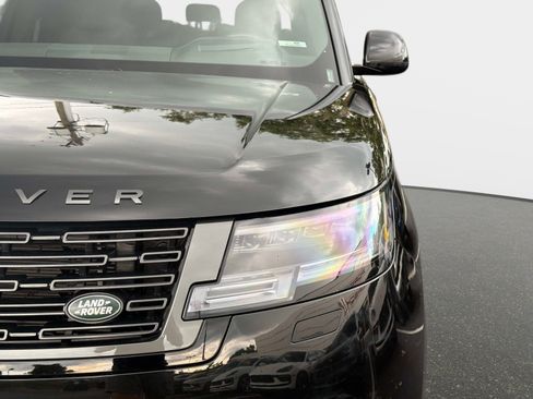 Used 2025 Land Rover Range Rover SE AWD/4WD image 9