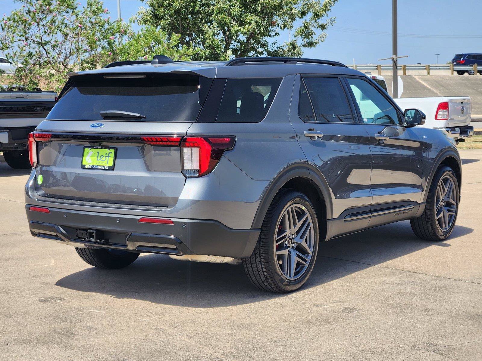 New 2026 Ford Explorer ST-Line w/ ST-Line Street Pack RWD image 3