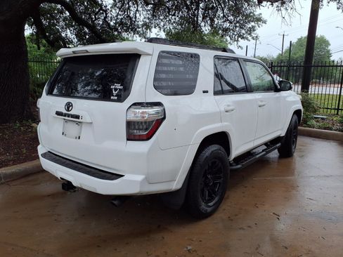 Used 2020 Toyota 4Runner SR5 Premium image 3