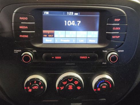 Used 2019 Kia Soul FWD image 25