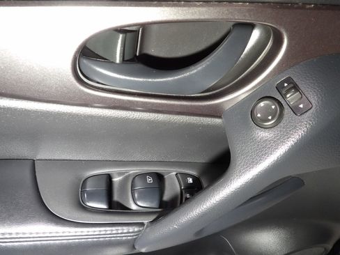 Used 2021 Nissan Rogue Sport S image 7