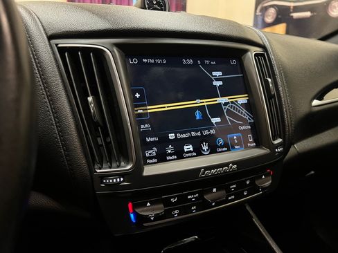 Used 2018 Maserati Levante AWD/4WD image 34