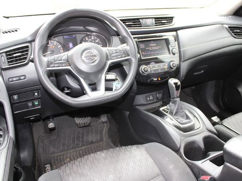 Used 2018 Nissan Rogue S image 4