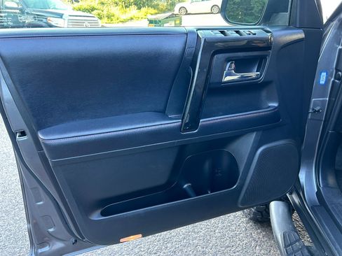 Used 2019 Toyota 4Runner TRD Off-Road image 11