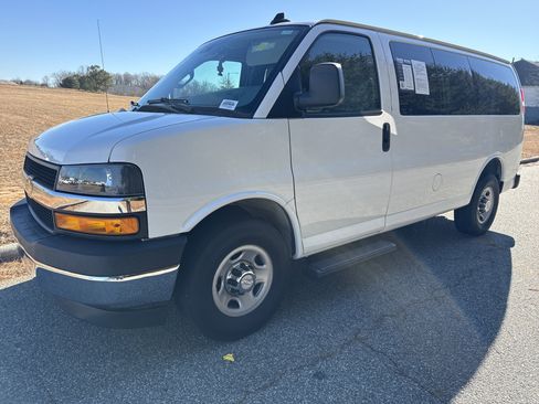 Used 2019 Chevrolet Express 2500 LT w/ LT Preferred Equipment Group image 5
