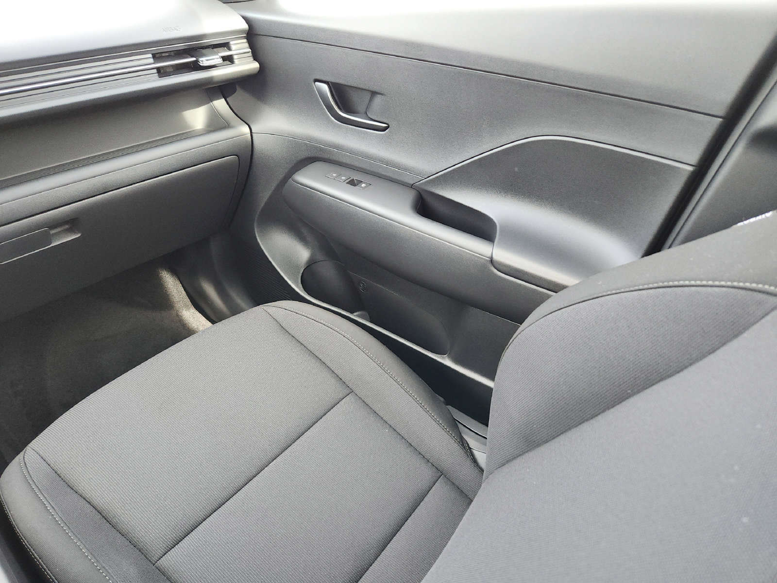 New 2026 Hyundai Kona SE FWD image 11