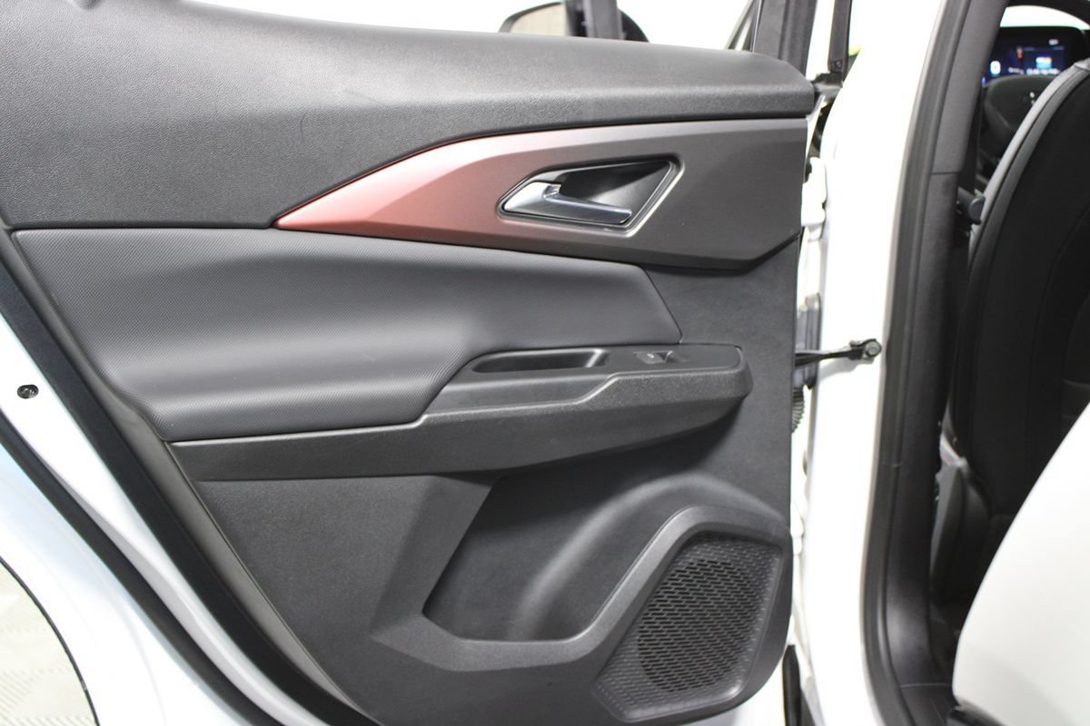 Used 2024 Chevrolet Equinox EV RS FWD image 21