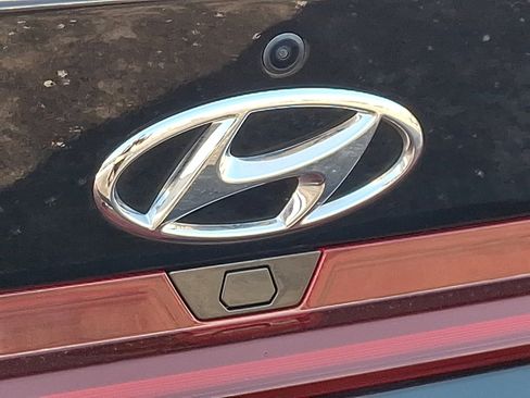 Certified 2023 Hyundai Elantra Limited image 35