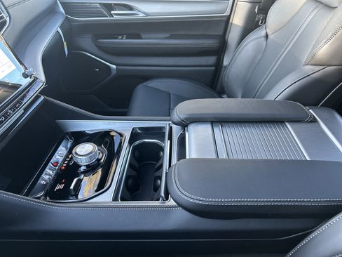 New 2026 Jeep Grand Wagoneer 4WD image 27