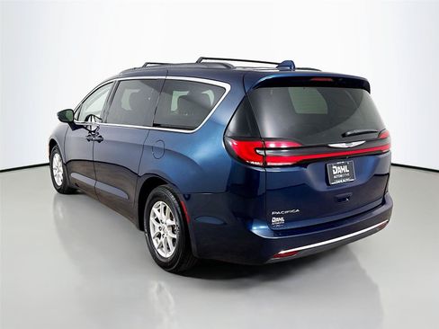 Used 2022 Chrysler Pacifica Touring-L FWD image 10